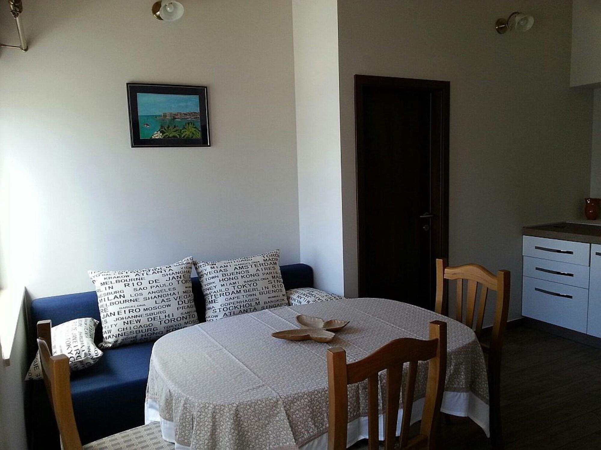 מליני Apartments Villa Mirjana מראה חיצוני תמונה