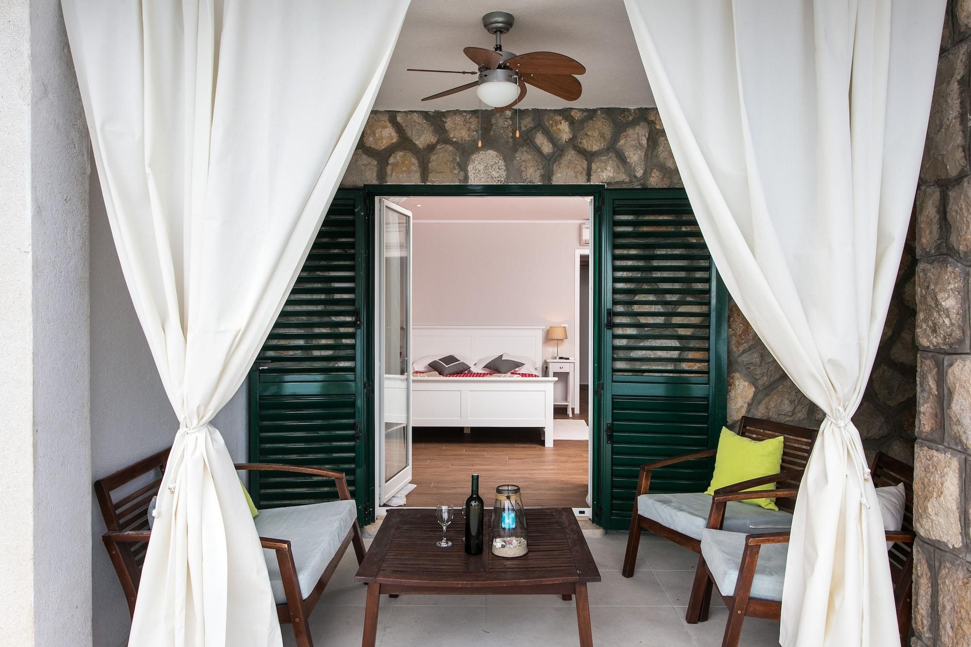 מליני Apartments Villa Mirjana מראה חיצוני תמונה