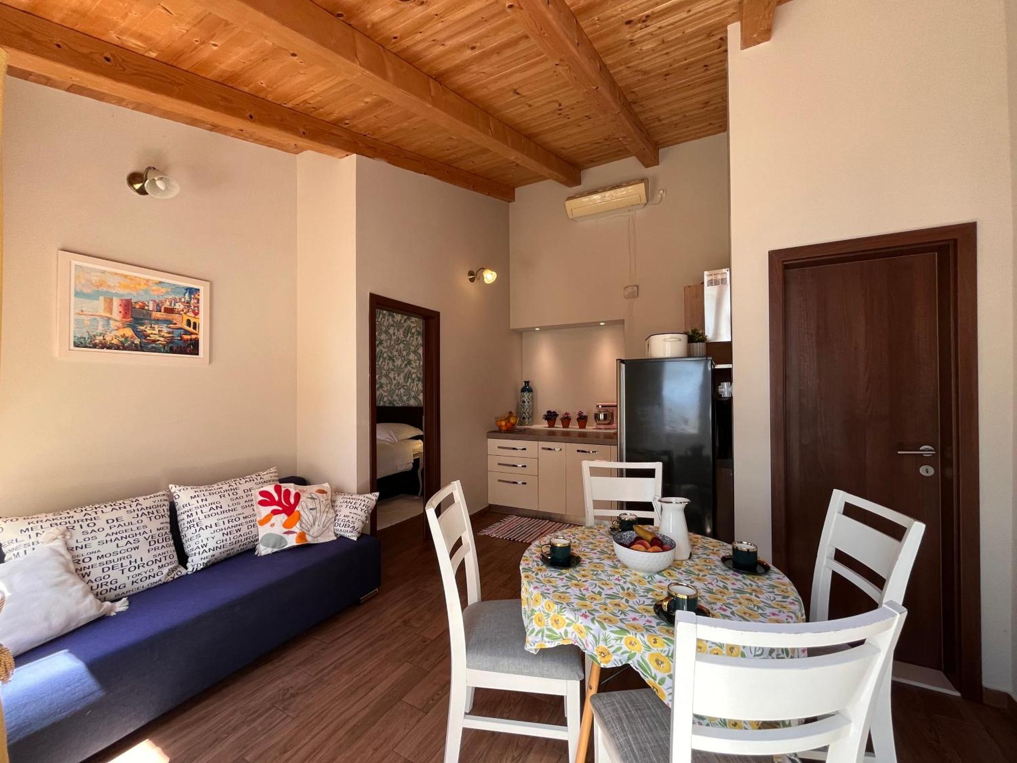 מליני Apartments Villa Mirjana מראה חיצוני תמונה